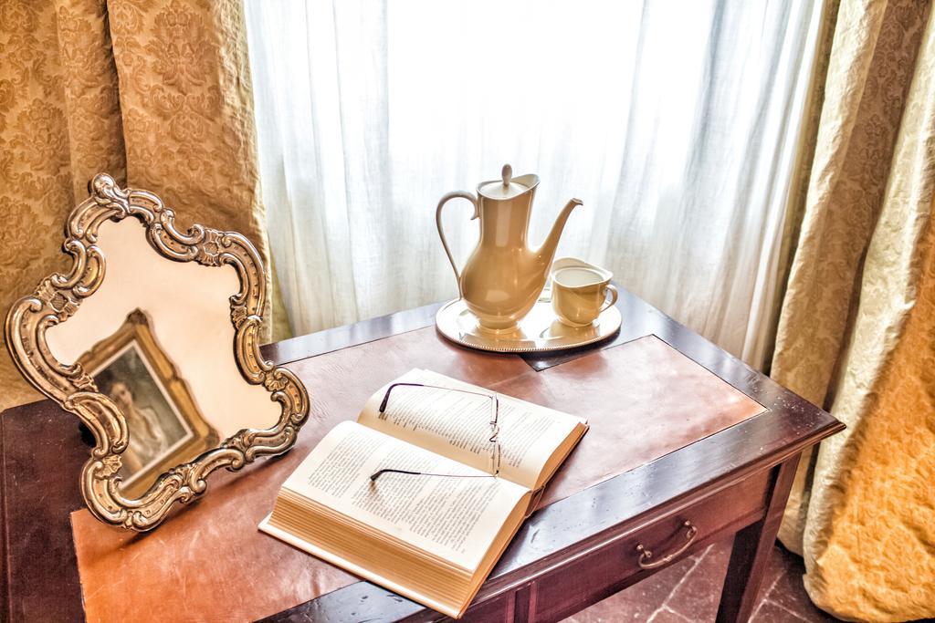 Castello Di San Fabiano Guest House มอนติโรนี ดาร์เบีย ภายนอก รูปภาพ