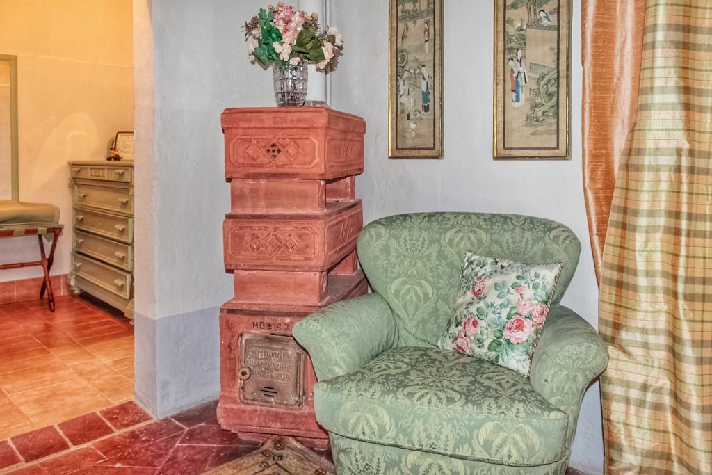 Castello Di San Fabiano Guest House มอนติโรนี ดาร์เบีย ภายนอก รูปภาพ