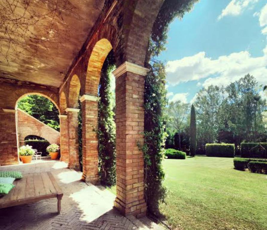 Castello Di San Fabiano Guest House มอนติโรนี ดาร์เบีย ภายนอก รูปภาพ